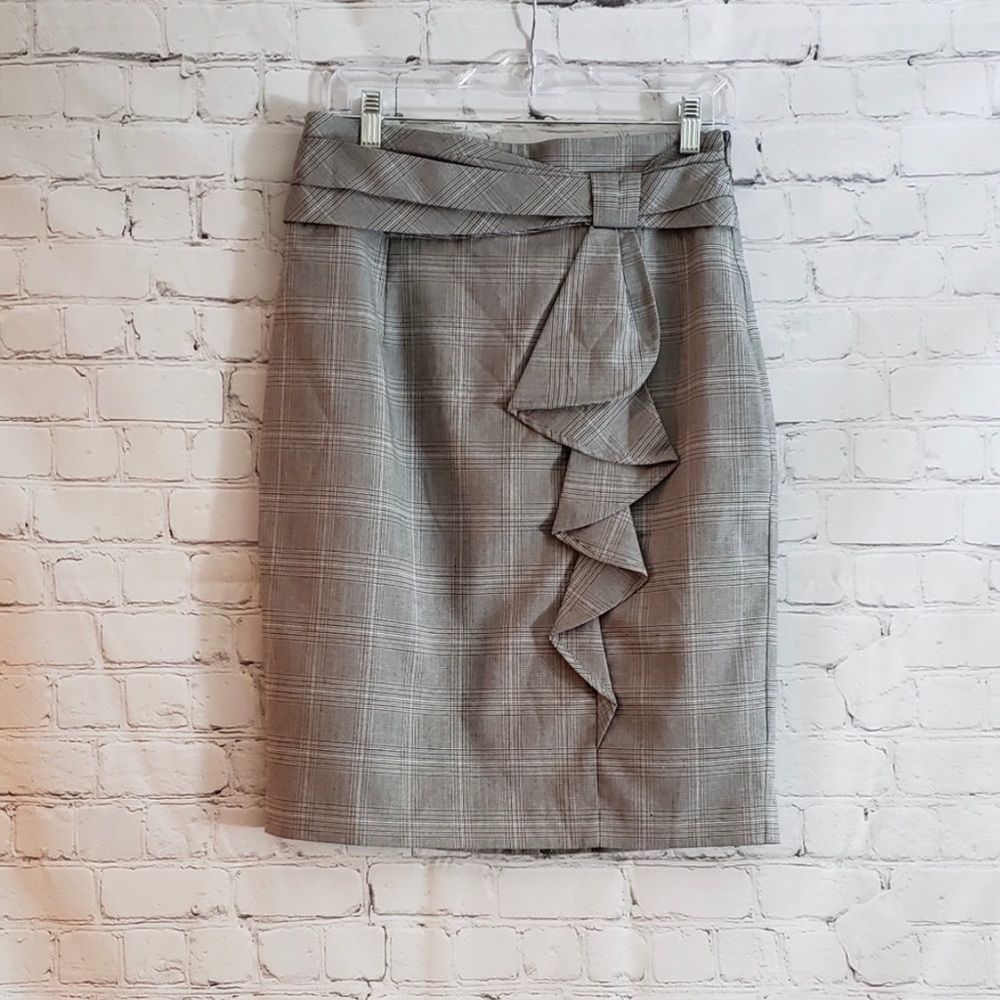 Worthington Pencil Skirt Sz 8 perfect to combine with black sweater classic look